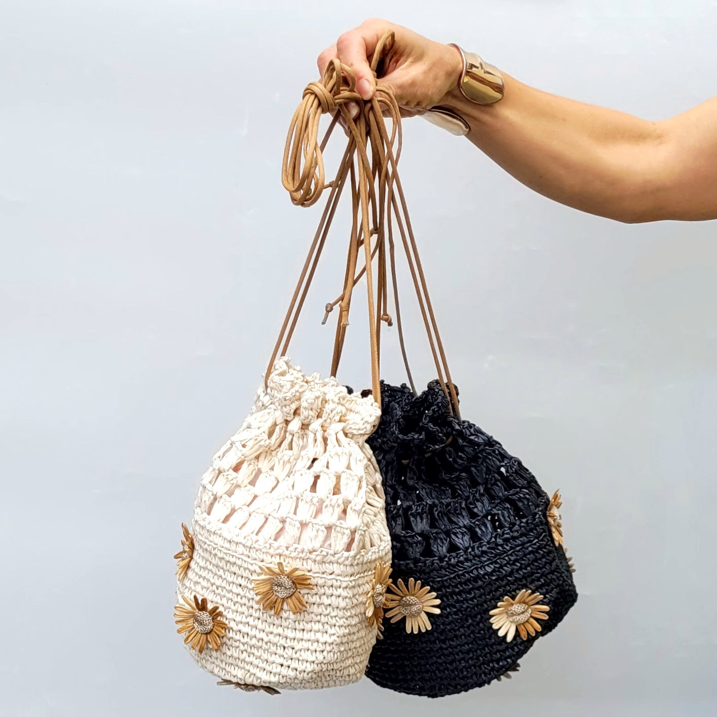 Daisy drawstring crochet bag in black and ivory