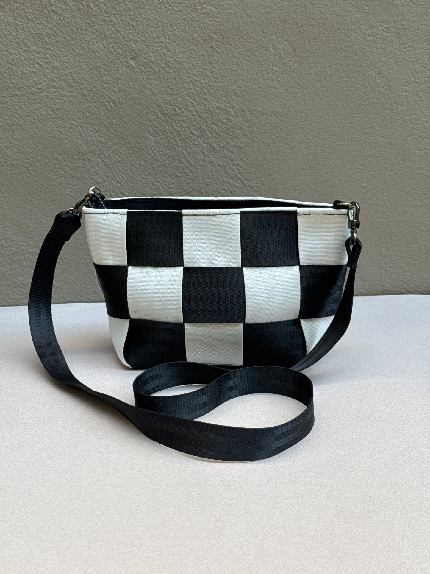 2026 : 30’s: black & white