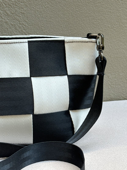 2026 : 30’s: black & white