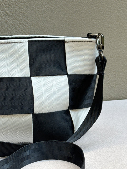 2026 : 30’s: black & white