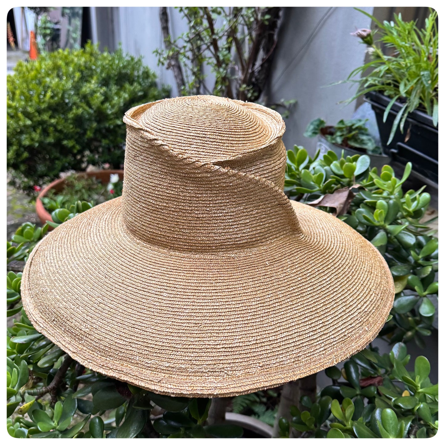 Swirl milanese